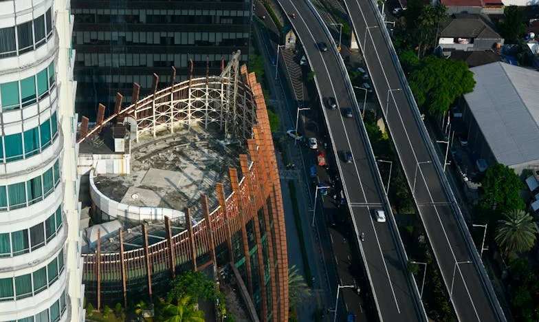 Ljeto izdaje: Kad povjerenje postane pitanje preživljavanja