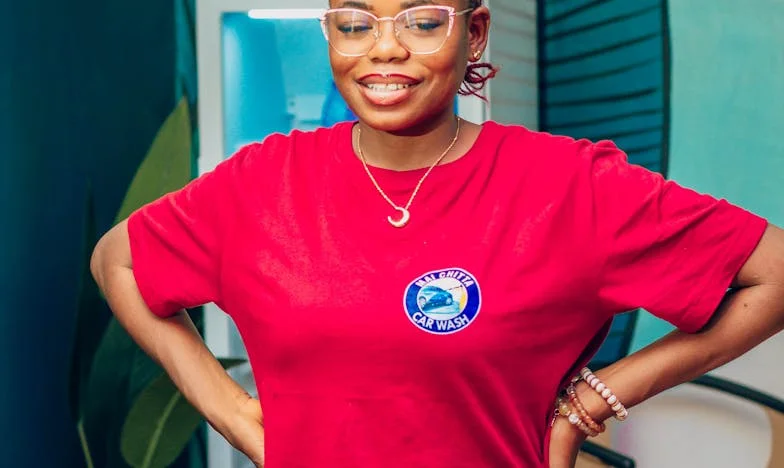 Mama, prodaj kuću – Između prošlosti i budućnosti