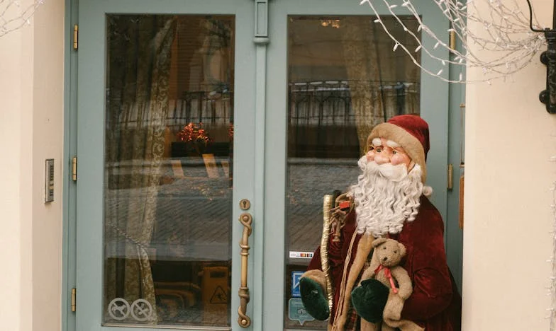 Sjena Prošlosti: Priča o Martini, Kreši i Olji