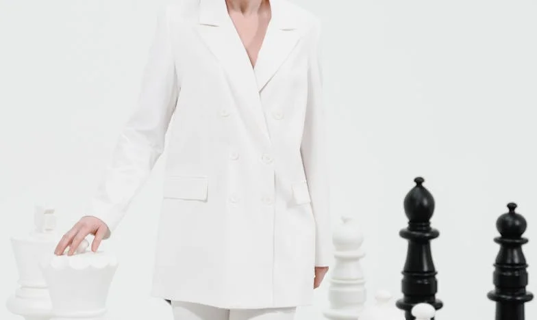 Ostavljen na pragu: Priča o Adnanu i potrazi za pripadanjem