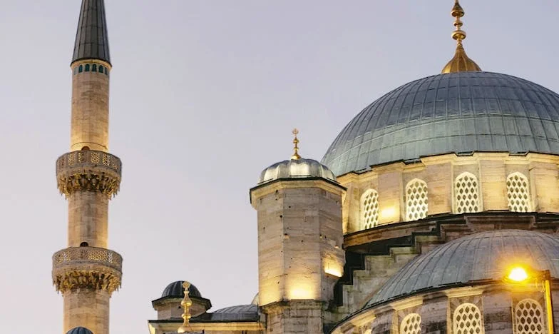 Amikor a büszkeség elbukik: Egy péntek esti találkozás története