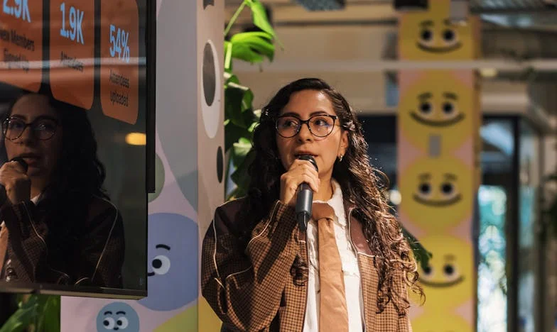 Keserű igazság: Egy telefonhívás, amely szétszakította a családomat és elvette a nagymamám bizalmát