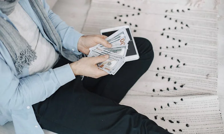 A férjem feltétele: Segítek a húgodnak, ha… – Meddig tart a család határa?