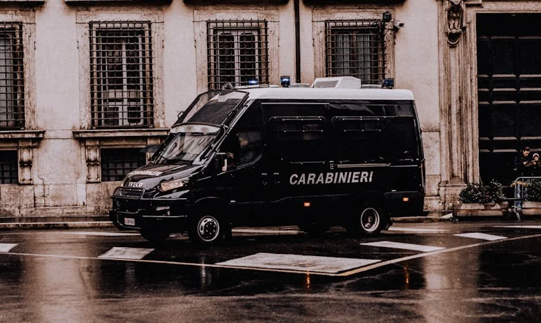 Amikor öt év után beléptem az exfeleségem házába, és megláttam azt a képet a falon...