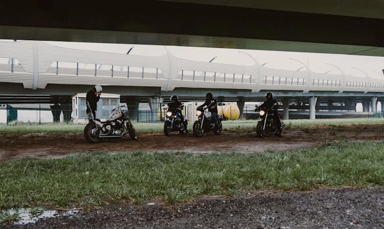 Én vagyok az új tulajdonos – mondta a kopott ruhás férfi… kinevettek. De az igazság utolért mindenkit!