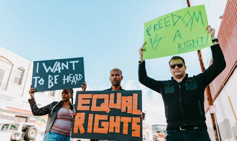 Harminc év után: Amikor a férjem újra apa lett – Egy váratlan fordulat az életemben