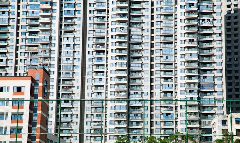 Két tűz között: Egy magyar meny története a pusztító anyóssal