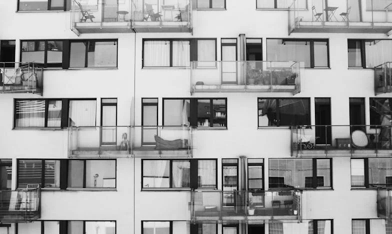 Miért kellene eladnom a lakásomat csak azért, hogy a férjem családja boldog legyen? – Egy magyar nő harca a saját otthonáért