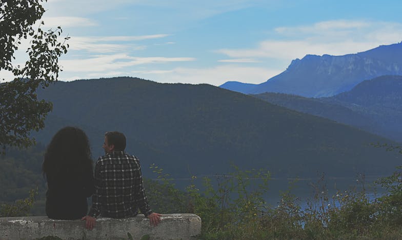Milliomosnő pincérnőként a saját villájában – és amit felfedeztem, megrengette az egész budai elitet