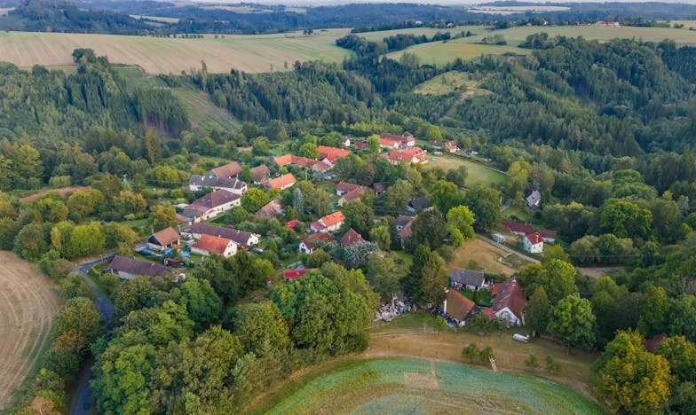 Minden nyáron nálunk: Amikor a saját otthonod idegenné válik