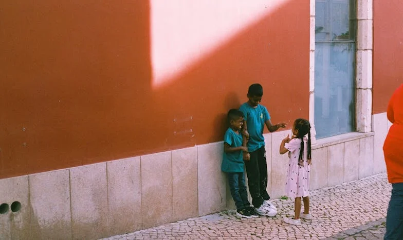 A póráz nyomai: Egy magyar fiú története a reményről és a túlélésről
