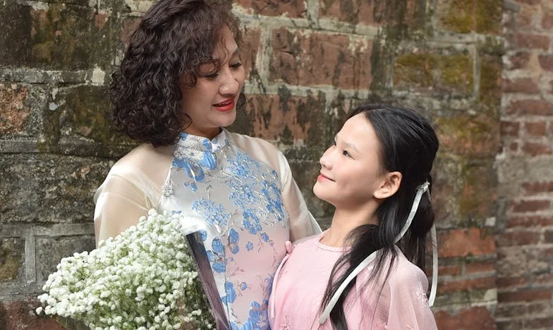 A szerető megrúgja a terhes feleséget a bíróságon – a milliomos nem tudja, hogy a bíró az apja