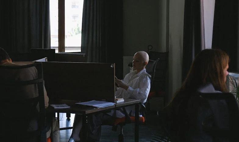 Az életem más keze alatt: Egy magyar nő vallomása pénzről, szeretetről és szabadságról