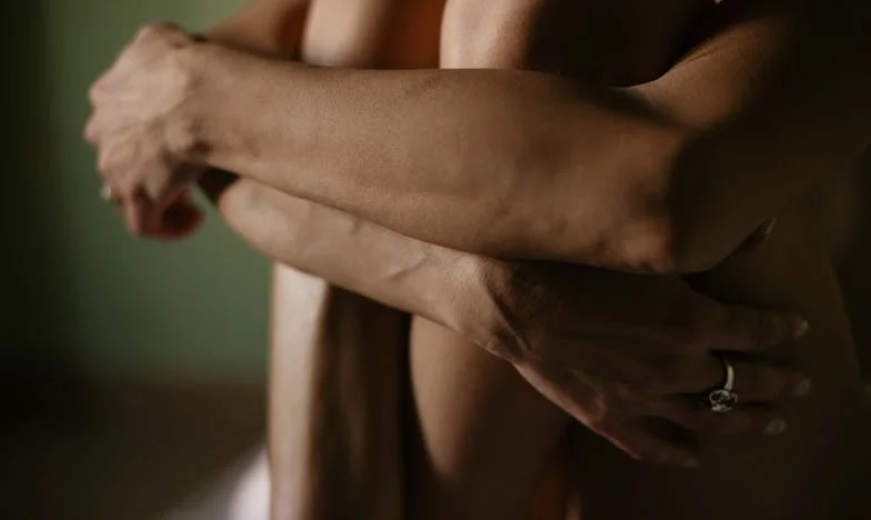 Ella új élete: Fekete pulóverben, új frizurával – Egy anya és lánya története