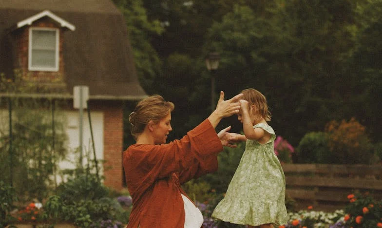 Geçmişinin Gölgesinde: Sevemediği Çocuğun Hikayesi