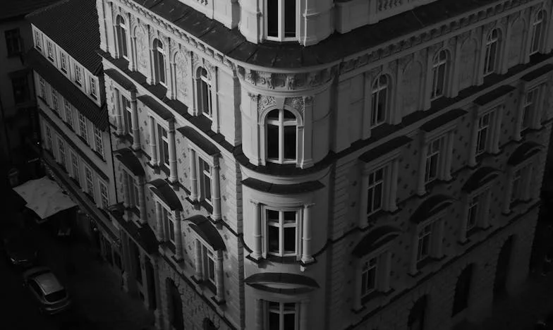 Şafakta Eve Dönüş: Geçmişin Acı Tadı