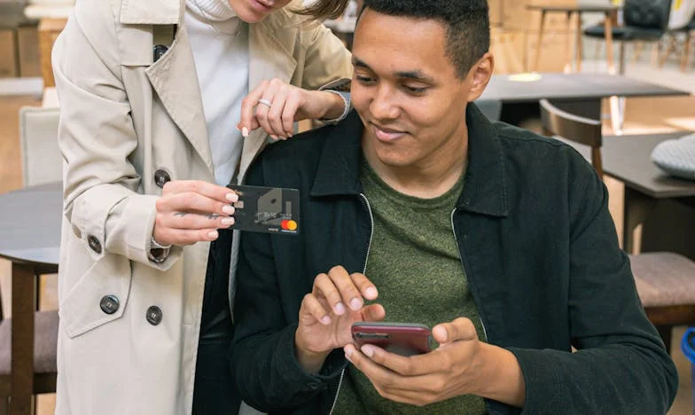 “Topla Eşyalarını, Bizim Eve Taşın!” – Bir Kaynana Gölgesinde