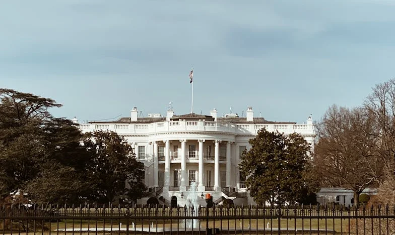 Herkes Katlanıyor — Bir Evde Sessiz Çığlıklar