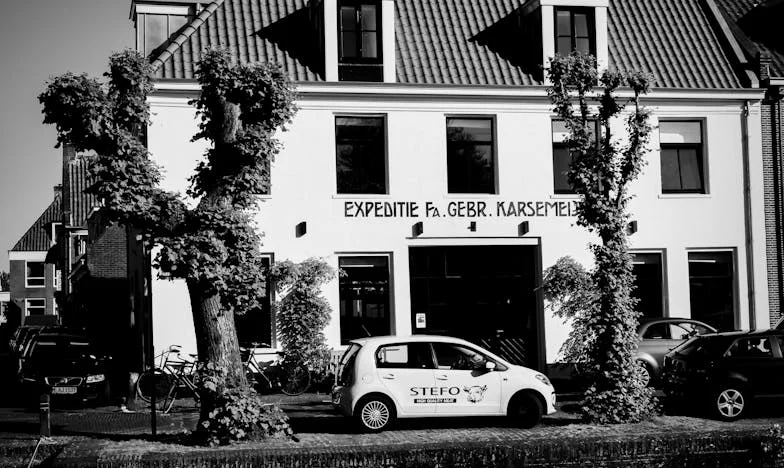Casa noastră, războiul lor: Povestea unei trădări de familie