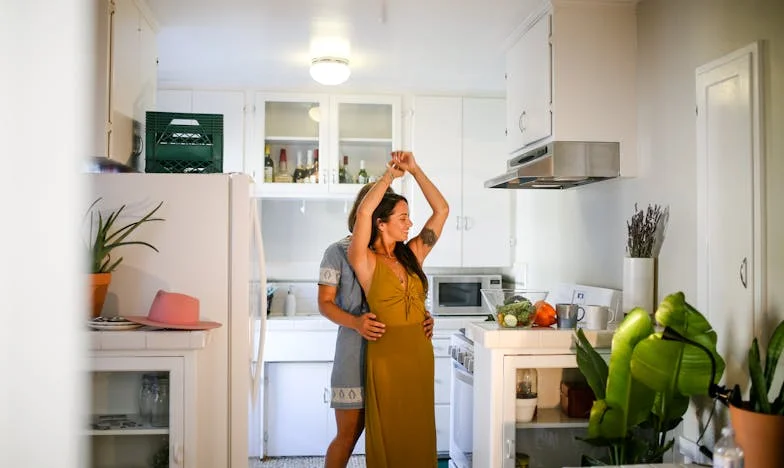 Între două lumi: Povara unui apartament și a unei familii dezbinate