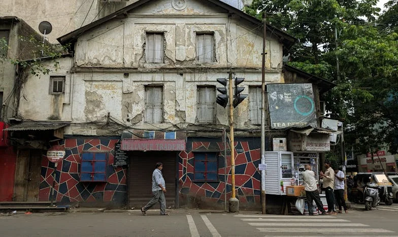 Să uităm de banii aceia. Datoria lui tata e plătită – ne-a ajutat cu copiii ani la rând