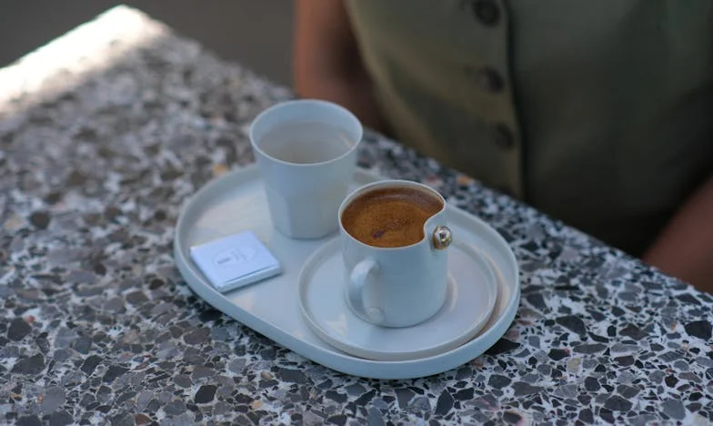 Între două lumi: Povestea mea ca armă în războiul părinților mei