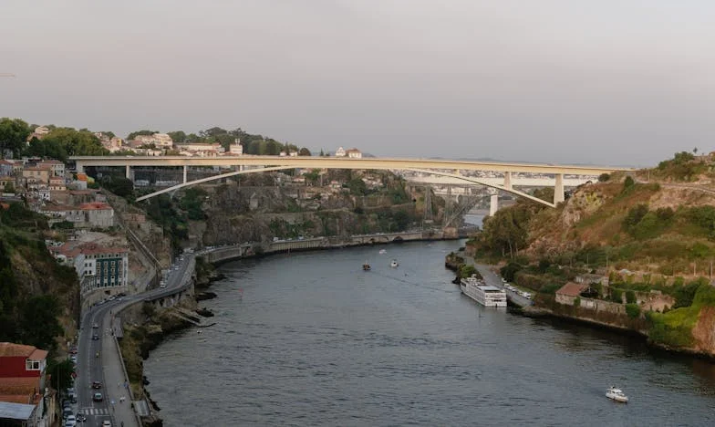 Nopți albe și vise frânte – Povestea unui tată român singur