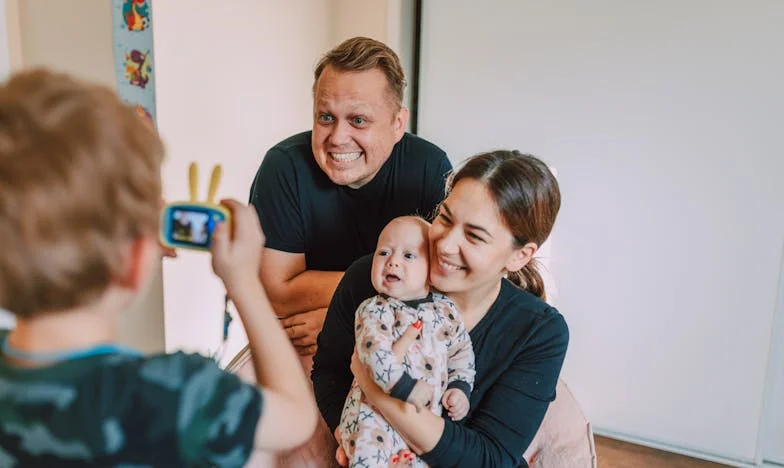 Între două focuri: Când soțul îți cere să-ți alungi mama din propria casă