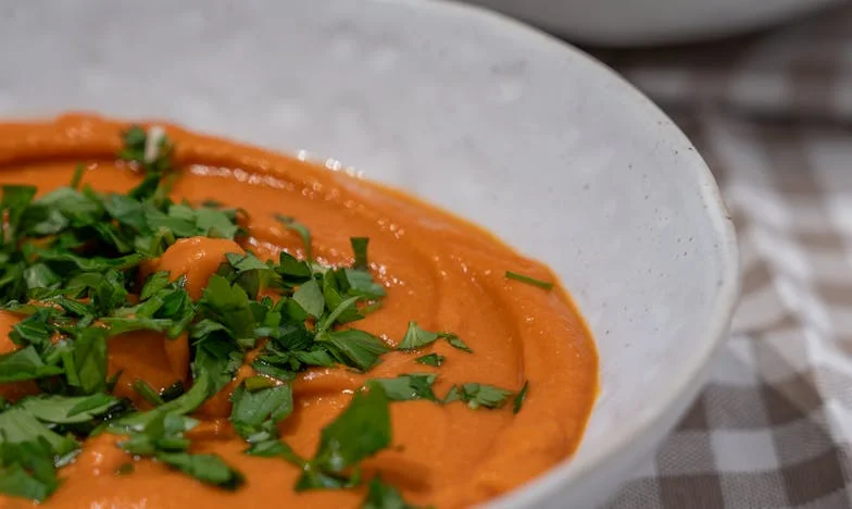 Când mama soacră a venit să locuiască cu noi: Între iubire, boală și sacrificiu