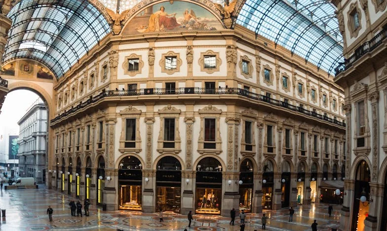 Ochii pierduți ai unei surori: Povestea prieteniei, violenței și a celei de-a doua șanse