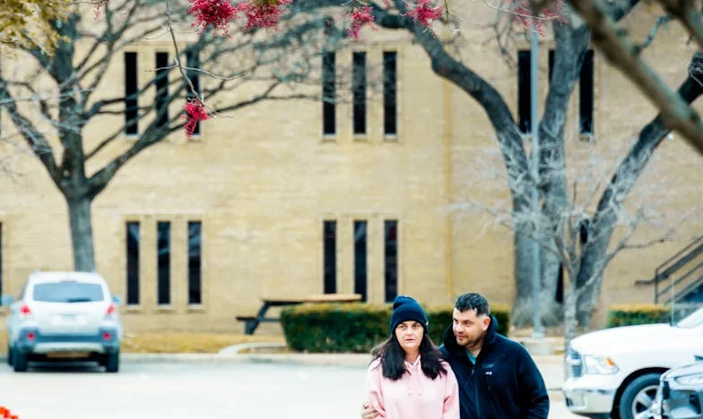 Când fratele meu vitreg mi-a bătut la ușă și mi-a luat totul