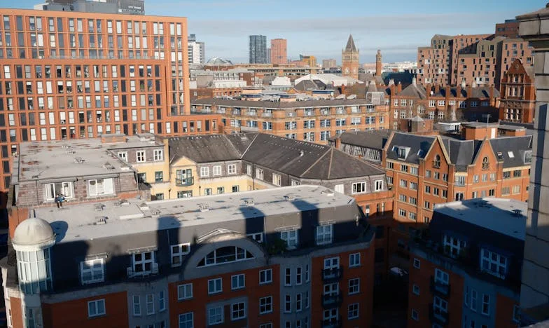 Frigiderul nu e restaurant! Cum m-a adus fiica mea și „prietenii” ei până la lacrimi – mărturia unei mame românce