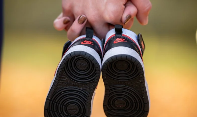 Între două iubiri: Povestea unei fiice prinse între dorința de fericire și așteptările mamei