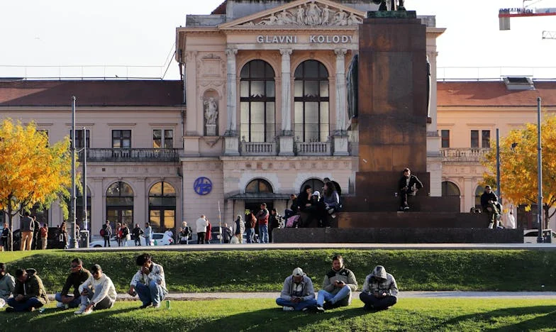 Între două lumi: Cum am ajuns să-mi rog soțul să-și părăsească familia