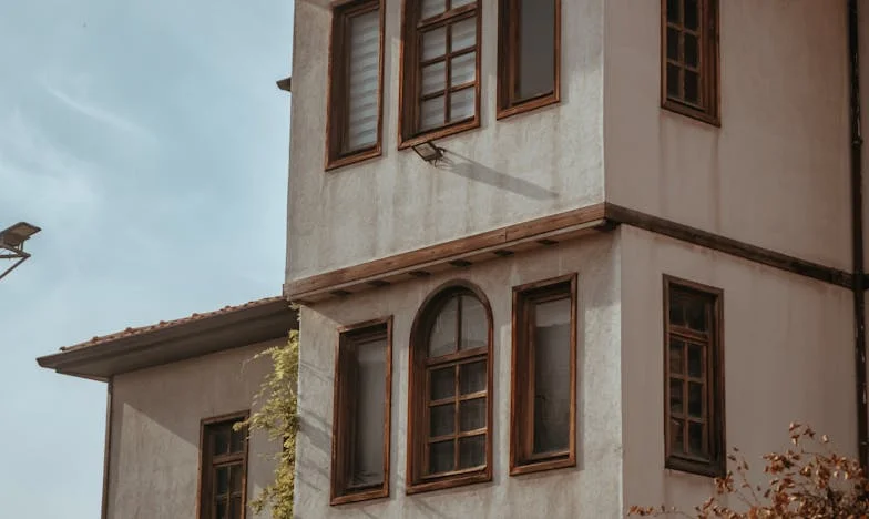 Între două lumi: Să-i mai privesc în ochi pe socrii mei după ce am aflat adevărul?