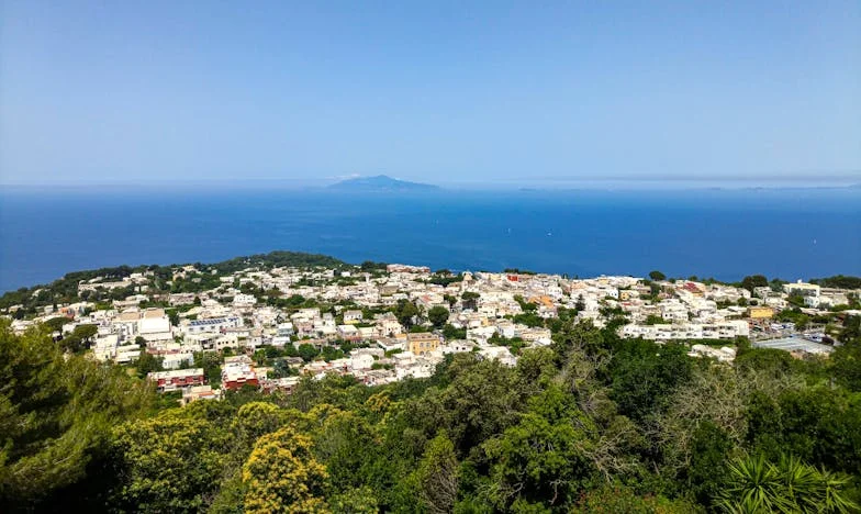 „N-ai fost niciodată destul de bună pentru mama mea”: Povestea mea despre o familie românească sfâșiată între orgoliu și tăceri