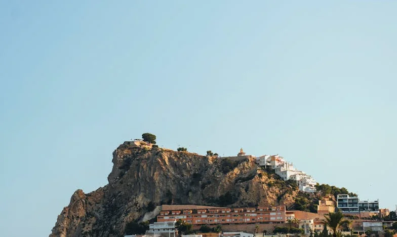 Nu am știut niciodată că soțul meu plătește datoriile fostei soții – povestea unei trădări tăcute