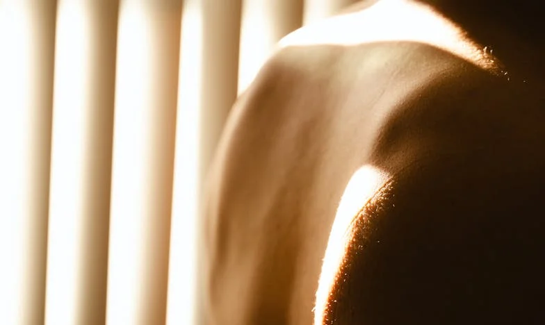 Sub pielea tăcerii: Viața ascunsă a lui Radu