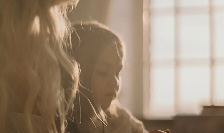 Umbrele Trecutului: Vizita Care Mi-a Zguduit Familia