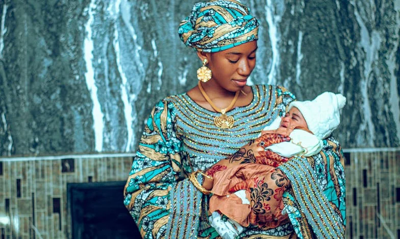 „Adu copiii, dar nu uita portofelul”: Povara moștenirii și tăcerii într-o familie românească