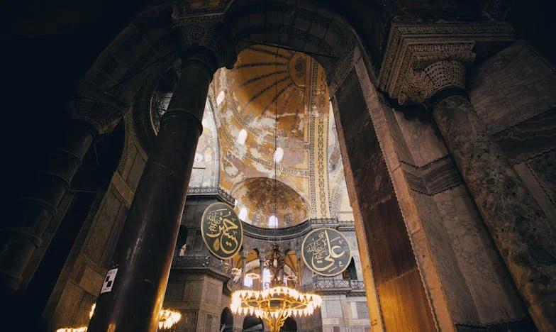 Când casa nu mai e acasă: Povestea unei mame între generații