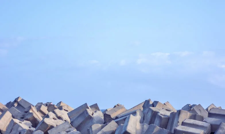 Casa cu umbre – Povestea unei văduve românce și a bătăliei cu trecutul