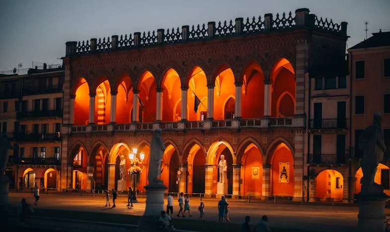 Două frigidere, o singură inimă: Povestea unei mame, a unui fiu și a granițelor iubirii