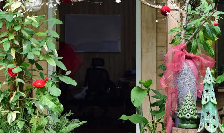 „Dragă, sunt la Constanța, iar copiii sunt la mama. Te rog, iartă-mă și încearcă să înțelegi!” – Confesiunea unei mame epuizate