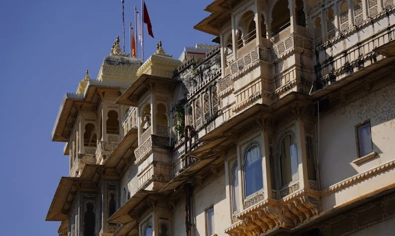 Între două focuri: Povestea unei fiice care și-a pierdut mama fără să o fi pierdut cu adevărat