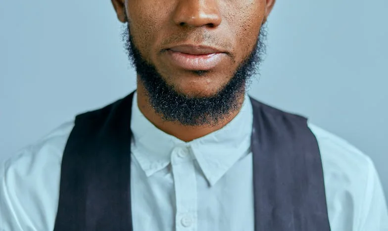 Între două lumi: Povestea unei mame singure din București