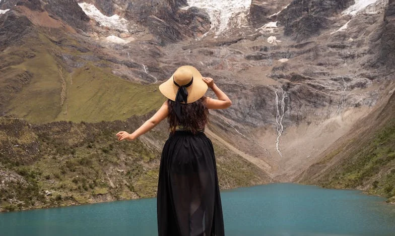 Între Tăcere și Adevăr: Povara unei Mame