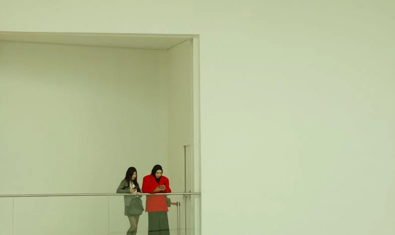 Între tăcere și strigăt: Povestea unei bunici care nu mai poate privi de pe margine