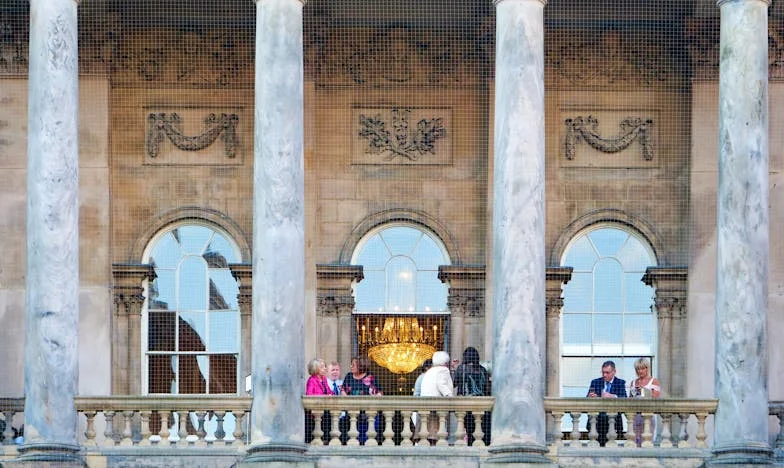 Nu lăsa niciodată o prietenă singură să-ți treacă pragul: vocea mamei și singurătatea mea