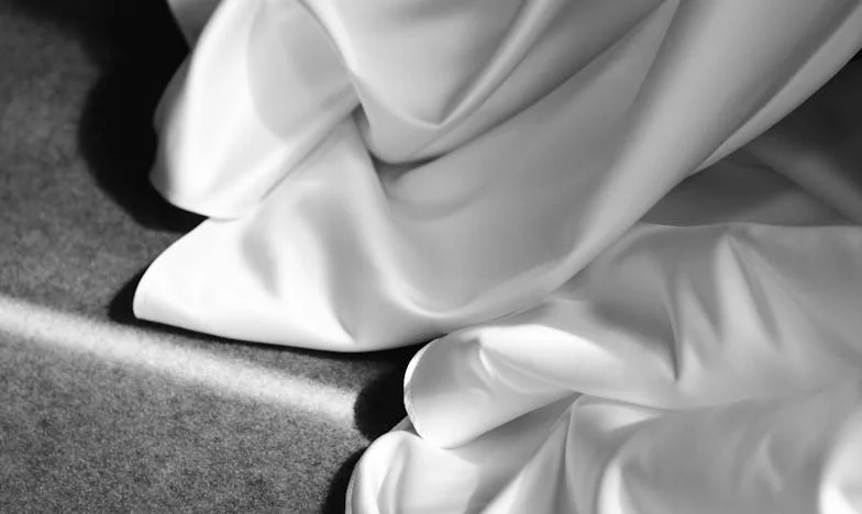 O factură în coșul de gunoi: Prețul încrederii într-o familie românească